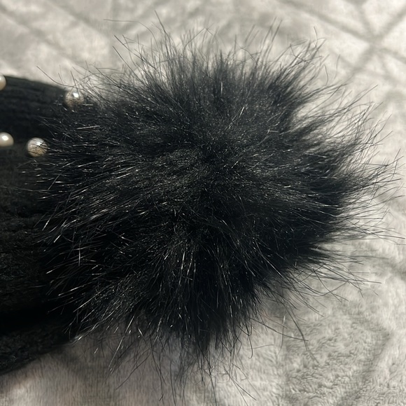 Faux pearl black beanie with puff ball! - Picture 2 of 3